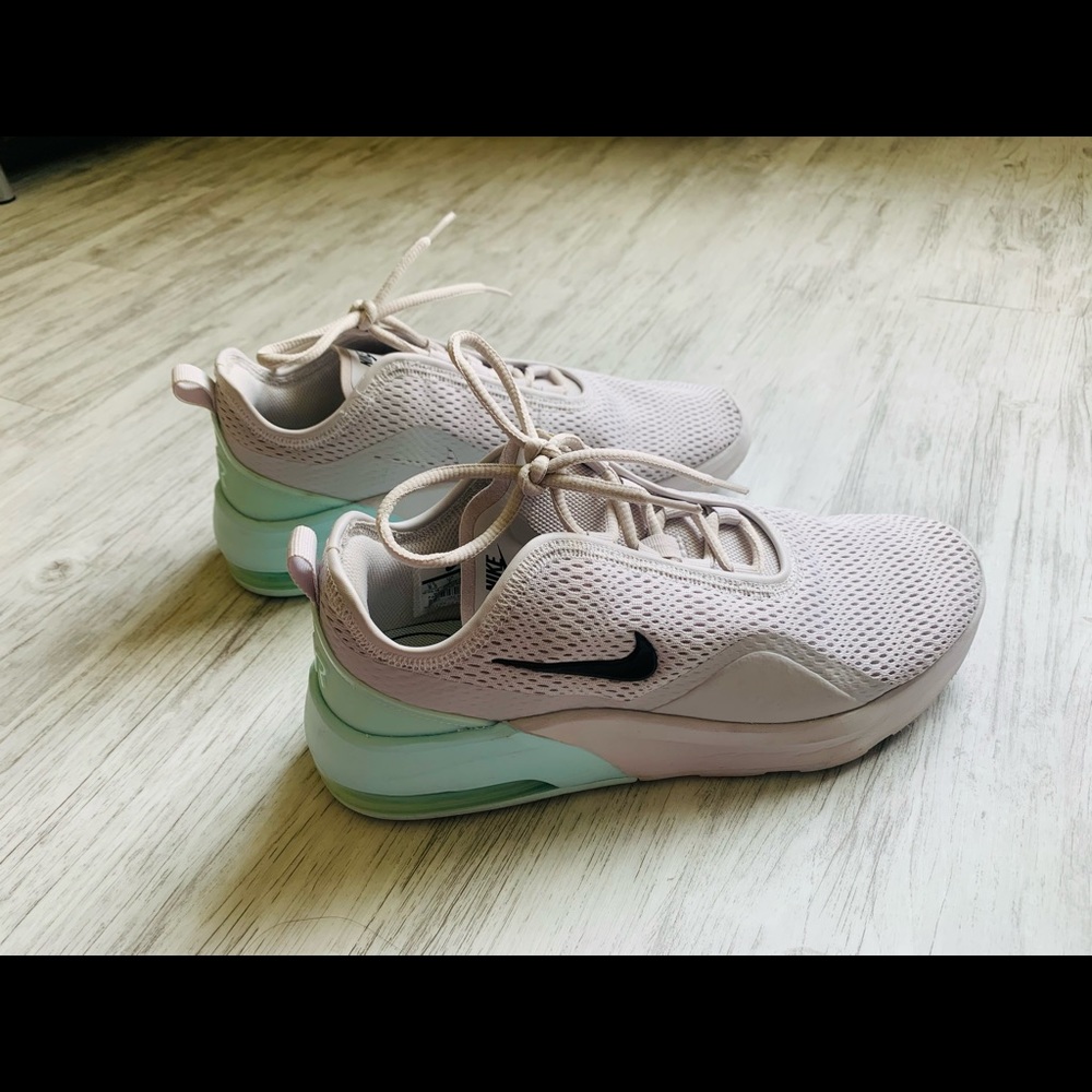 Nike Air Max Motion 2